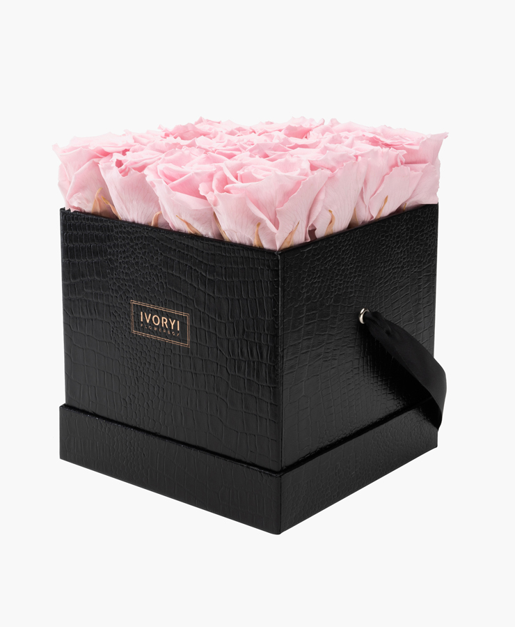 ivoryi-friends-ivoryiflowerbox-infinity-fifth-avenue-edition-large-blush-rose-side-grace