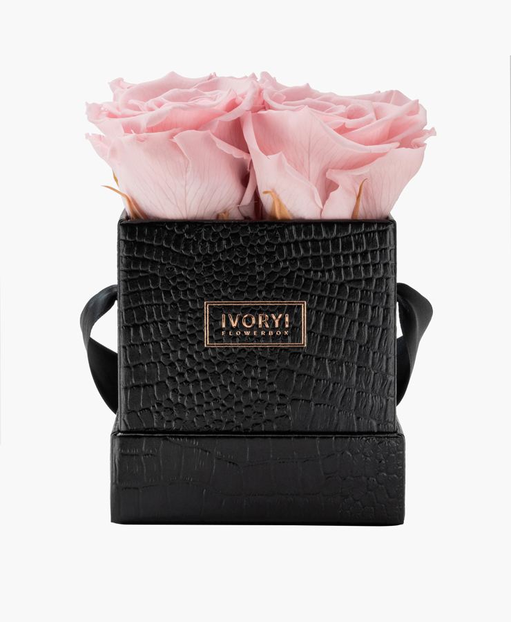 ivoryi-friends-ivoryiflowerbox-infintiy-flowerbox-fifth-avenue-edition-small-blush-rose-front-grace